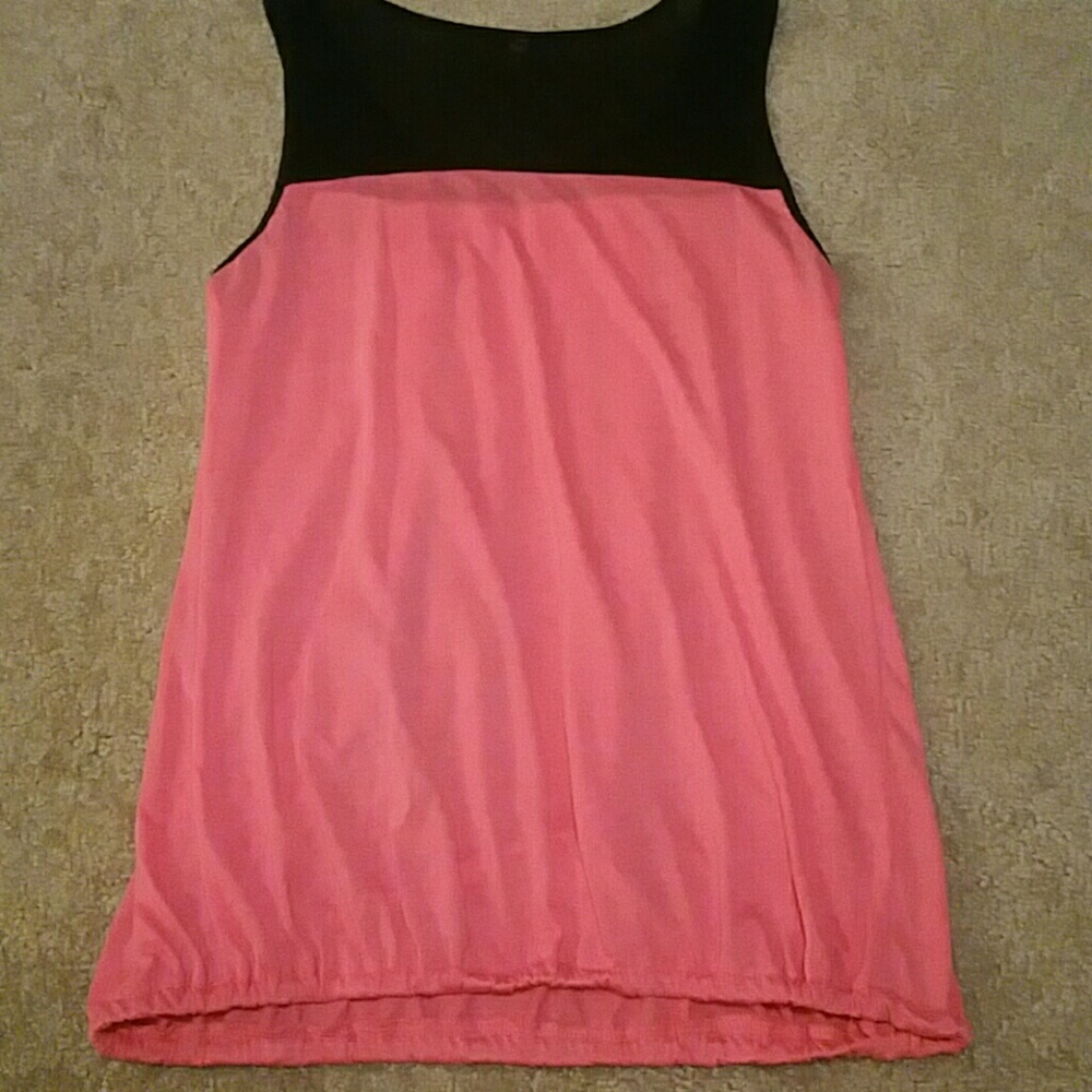 Cute top - Picture 2 of 2